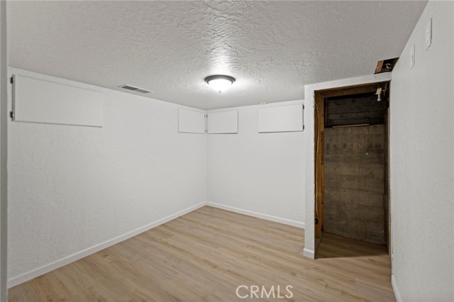 211 E Grangeville Boulevard, Hanford CA: https://media.crmls.org/medias/ccd2e162-361c-4c66-a97b-df93c51d22c7.jpg