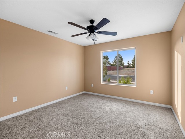 13835 Burning Tree Drive, Victorville CA: https://media.crmls.org/medias/ccd487e6-d626-4747-b46f-db587188055f.jpg