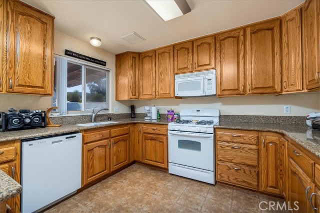 73255 Two Mile Road, 29 Palms CA: https://media.crmls.org/medias/ccd4d0fe-ef99-499c-8052-d031adbd8e30.jpg