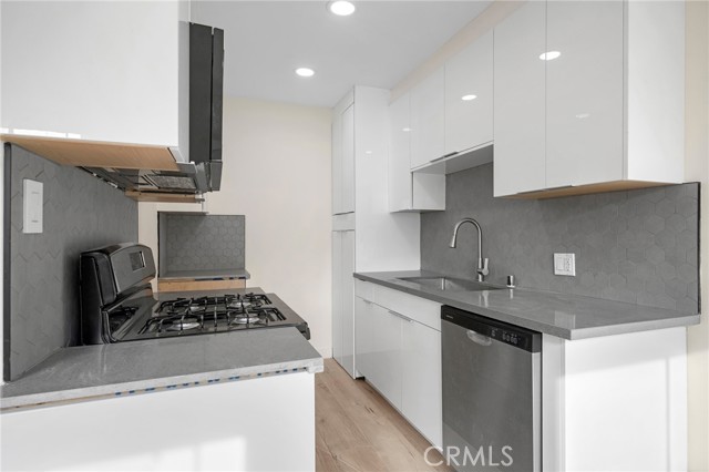 Detail Gallery Image 8 of 21 For 10230 Silverton #2,  Tujunga,  CA 91042 - 1 Beds | 1 Baths