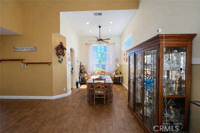 Detail Gallery Image 9 of 40 For 30420 Sequoia Ct, Castaic,  CA 91384 - 5 Beds | 3 Baths