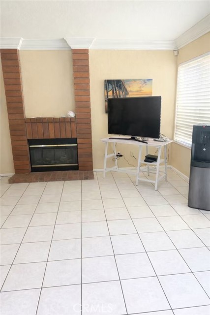 Detail Gallery Image 5 of 10 For 17094 Cambria, Fontana,  CA 92336 - 4 Beds | 2/1 Baths