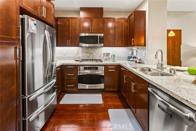 31 Soho, Irvine CA: https://media.crmls.org/medias/ccd5906b-3112-4d6a-bfa7-637f1bbd417d.jpg