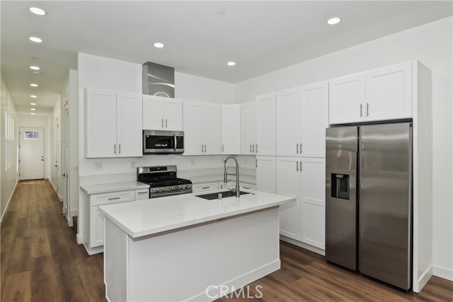 Detail Gallery Image 9 of 50 For 911 Sugarloaf, Big Bear City,  CA 92314 - 3 Beds | 3 Baths