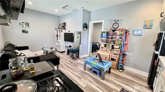 Detail Gallery Image 45 of 48 For 6916 Claire Ave, Reseda,  CA 91335 - 4 Beds | 3 Baths