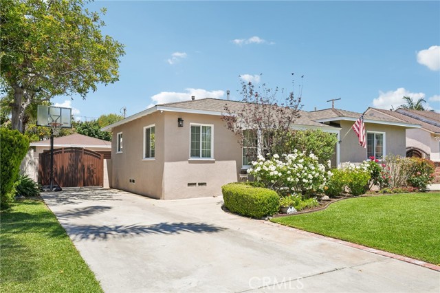 Detail Gallery Image 2 of 11 For 10551 Clancey Ave, Downey,  CA 90241 - 4 Beds | 2 Baths