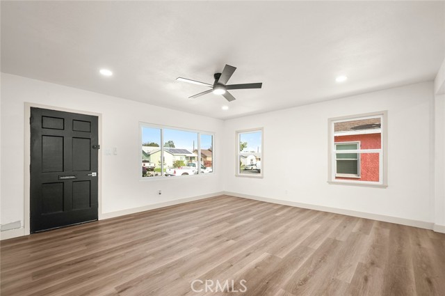 Detail Gallery Image 4 of 44 For 924 W Almond St, Compton,  CA 90220 - 3 Beds | 2 Baths