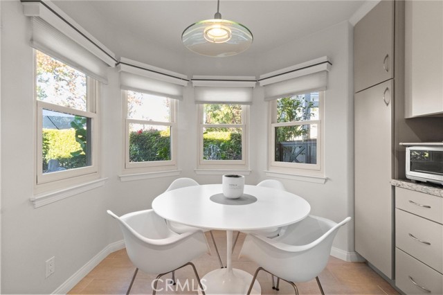 Detail Gallery Image 12 of 19 For 19 Laguna Court, Manhattan Beach,  CA 90266 - 3 Beds | 2/1 Baths