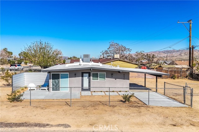 Detail Gallery Image 2 of 23 For 6029 Sunset Rd, Joshua Tree,  CA 92252 - 2 Beds | 1 Baths