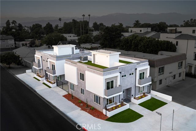 Detail Gallery Image 2 of 61 For 10857 Morrison St, North Hollywood,  CA 91601 - – Beds | – Baths