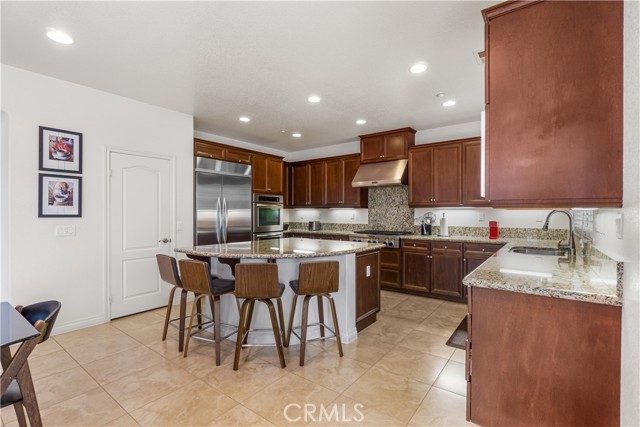 Detail Gallery Image 6 of 33 For 1932 Corte Verbena, Chula Vista,  CA 91914 - 5 Beds | 4/1 Baths