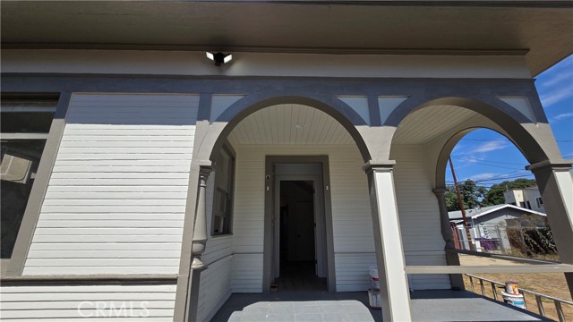 Detail Gallery Image 2 of 9 For 975 N Park #B,  Long Beach,  CA 90813 - 3 Beds | 1 Baths