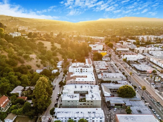 Detail Gallery Image 25 of 25 For 11023 Fruitland Dr #104,  Studio City,  CA 91604 - 3 Beds | 4 Baths