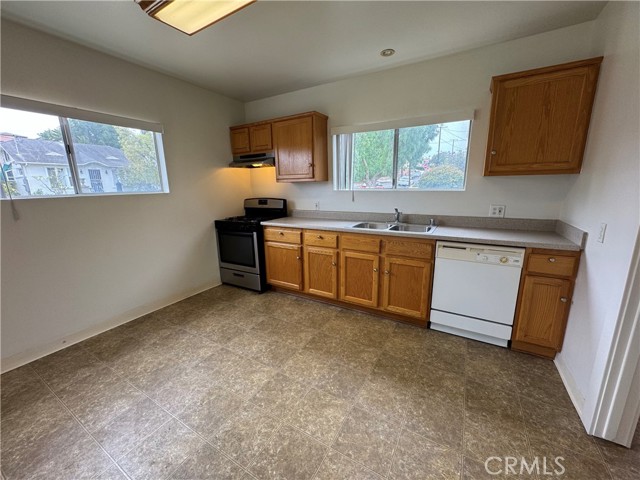 1064 W 18th Street, San Pedro CA: https://media.crmls.org/medias/ccdbf62f-059c-43a2-9c9b-43666ffc6016.jpg