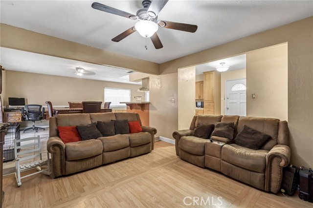 Detail Gallery Image 8 of 27 For 3849 N Stanford, Fresno,  CA 93727 - 3 Beds | 2 Baths