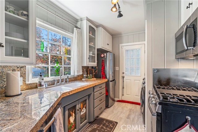 Detail Gallery Image 13 of 36 For 31741 Wagon Wheel Dr, Running Springs,  CA 92382 - 3 Beds | 2 Baths