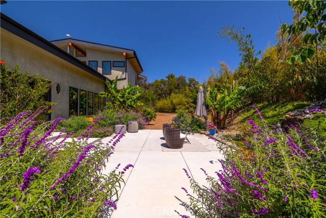 1088 Via Conca Doro, Vista CA: https://media.crmls.org/medias/ccdd0b88-44c6-440d-ad19-1993723b1cd5.jpg