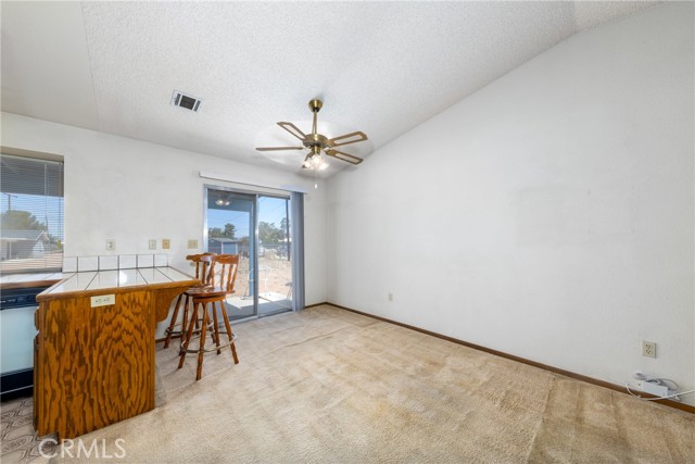 21930 Mohican Avenue, Apple Valley CA: https://media.crmls.org/medias/ccdd5074-f308-46c4-b0c6-57c0768ec0b9.jpg