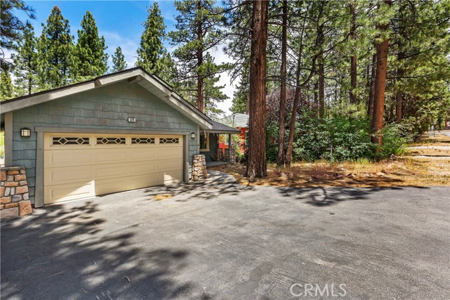 Detail Gallery Image 2 of 24 For 329 E Sherwood Bld, Big Bear City,  CA 92314 - 3 Beds | 2 Baths