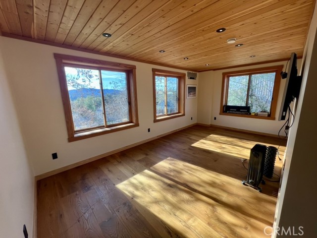 Image 9 of 28 For 20820 Elderberry Way