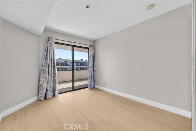 Image 12 of 30 For 220 Nice  110