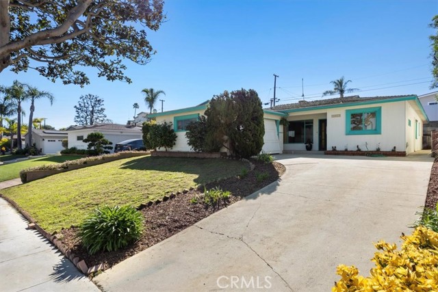 1327 Gertruda Avenue, Redondo Beach, California 90277, 3 Bedrooms Bedrooms, ,1 BathroomBathrooms,Residential,Sold,Gertruda,SB24014829