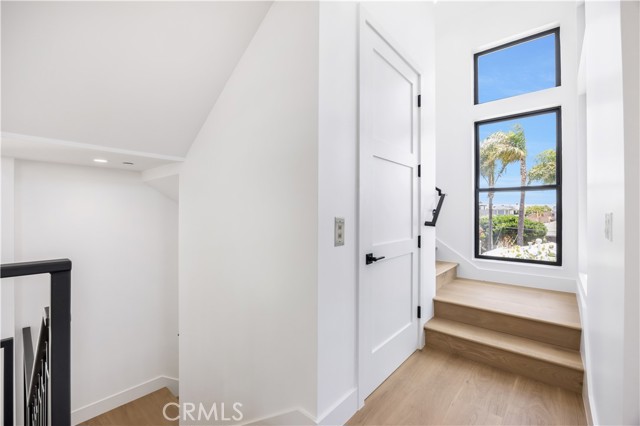 926 17th St, Hermosa Beach CA: https://media.crmls.org/medias/ccdf224e-8fae-4a78-ba3b-ce41b815bb82.jpg