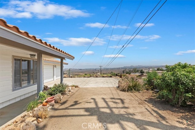 20061 Lounsberry Road, Perris CA: https://media.crmls.org/medias/ccdf5bca-88a4-4590-918e-28bde9fe6b6d.jpg