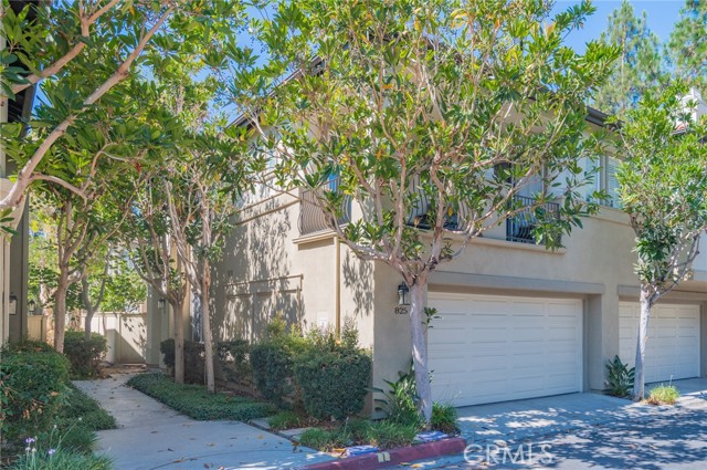 825 Yorkshire, Irvine CA: https://media.crmls.org/medias/ccdf9fd9-ccb2-412d-9532-f3d10dc3f578.jpg