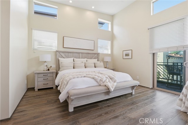 Detail Gallery Image 33 of 67 For 1745 Spreckels Ln, Redondo Beach,  CA 90278 - 3 Beds | 4/1 Baths