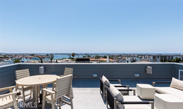 Detail Gallery Image 58 of 69 For 125 Kings Pl, Newport Beach,  CA 92663 - 5 Beds | 6/1 Baths