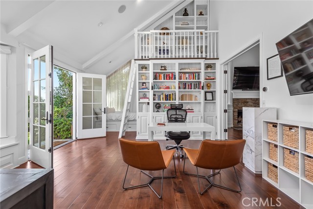 Detail Gallery Image 12 of 30 For 2445 Banyan Dr, Los Angeles,  CA 90049 - 4 Beds | 4/1 Baths