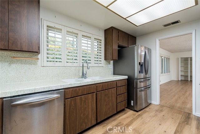 Detail Gallery Image 14 of 50 For 303 S Kenneth Rd, Burbank,  CA 91501 - 7 Beds | 6 Baths