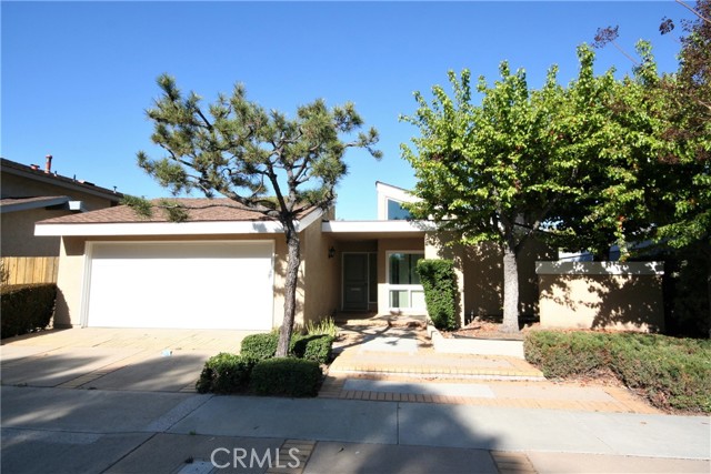 19381 Sierra Noche Road Irvine, California Single Story home with park across the street. Ready for rent now . Great privacy , excellent schools.