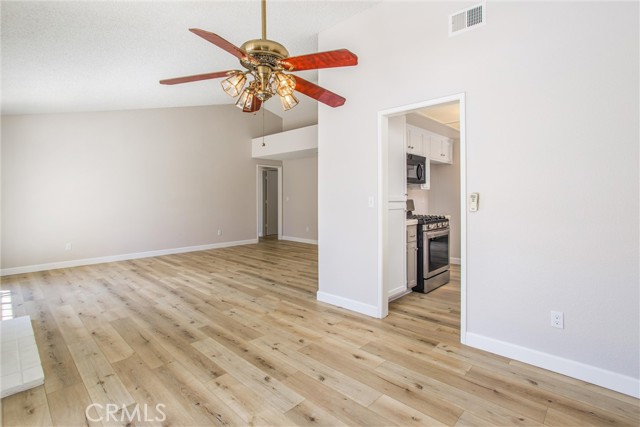 Detail Gallery Image 9 of 33 For 41309 Shadow Mountain Way, Hemet,  CA 92544 - 3 Beds | 2 Baths