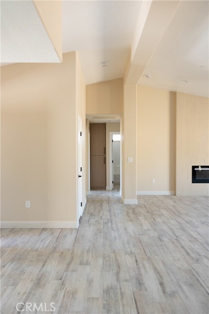 17963 Catalpa Street, Hesperia CA: https://media.crmls.org/medias/cce29de7-76cb-46b9-bc5d-61f013c22120.jpg