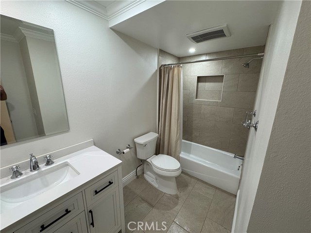 3200 La Rotonda Drive, Rancho Palos Verdes CA: https://media.crmls.org/medias/cce2f95a-1845-4af7-a4a9-3e16473e25e9.jpg