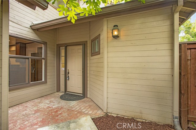Detail Gallery Image 10 of 29 For 2057 Meadow View Ln, Costa Mesa,  CA 92627 - 2 Beds | 2/1 Baths
