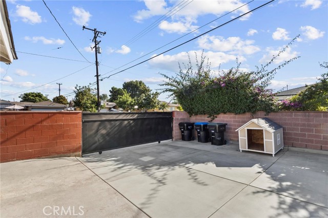 11131 Alburtis Avenue, Norwalk CA: https://media.crmls.org/medias/cce49550-8ff6-4bf9-bbfb-3c736cee476b.jpg