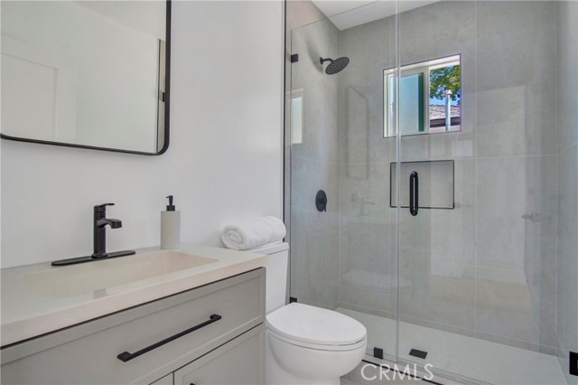 Detail Gallery Image 32 of 34 For 18406 Jovan St, Tarzana,  CA 91335 - 5 Beds | 4 Baths