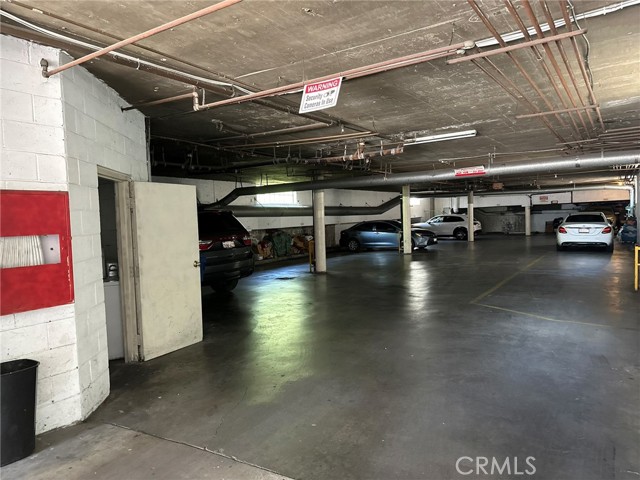 210 S Commonwealth Avenue, Los Angeles CA: https://media.crmls.org/medias/cce4e3c7-3427-4ac8-a8b8-8b69098b497f.jpg