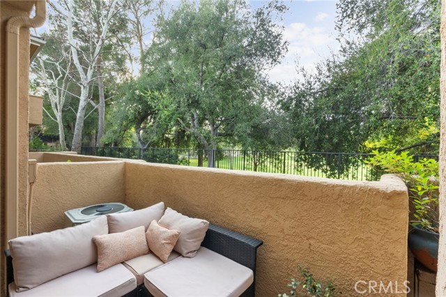 Detail Gallery Image 13 of 32 For 24013 Arroyo Park #42,  Valencia,  CA 91355 - 2 Beds | 2 Baths