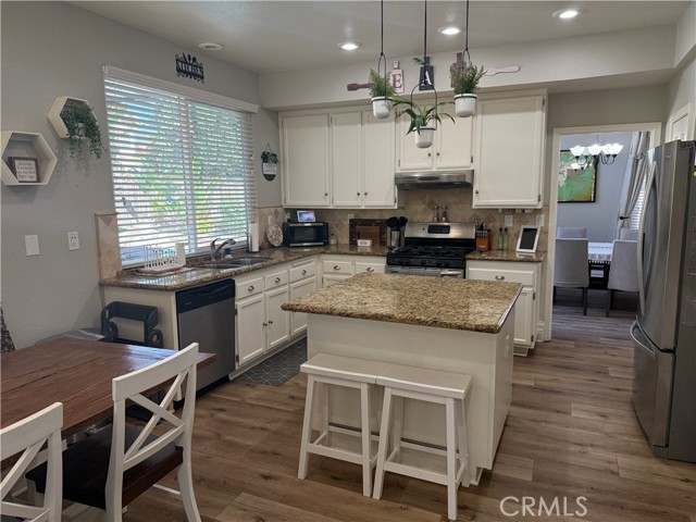 Detail Gallery Image 9 of 61 For 20516 Yate Circle, Riverside,  CA 92508 - 4 Beds | 3 Baths