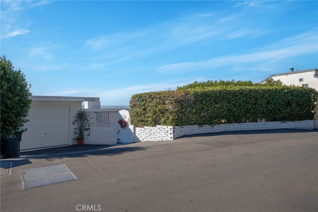 https://media.crmls.org/medias/cce62058-1ef9-4143-9728-b38950613daf.jpg?preset=X-Large