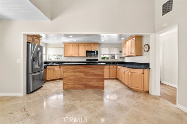 Detail Gallery Image 15 of 40 For 22841 Mariano St, Woodland Hills,  CA 91367 - 3 Beds | 3 Baths