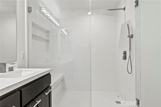 Detail Gallery Image 12 of 34 For 21301 Erwin #206,  Woodland Hills,  CA 91367 - 2 Beds | 2 Baths