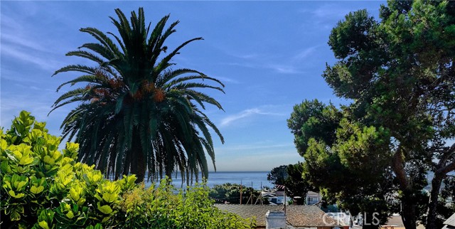 251 Viejo Street, Laguna Beach CA: https://media.crmls.org/medias/cce80a50-734b-4b97-817e-ef0906aa20ee.jpg