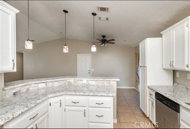 Detail Gallery Image 8 of 22 For 32598 Carnelian Rd, Lucerne Valley,  CA 92356 - 3 Beds | 2/1 Baths