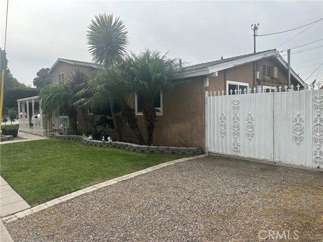 Detail Gallery Image 3 of 44 For 9943 Cedardale Dr, Santa Fe Springs,  CA 90670 - 6 Beds | 3 Baths