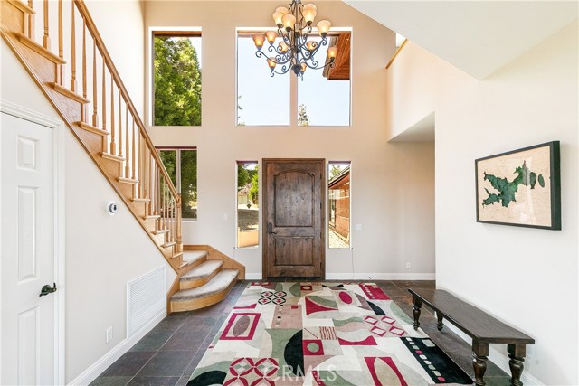 Detail Gallery Image 3 of 40 For 27692 Caribou Dr, Lake Arrowhead,  CA 92352 - 4 Beds | 2/1 Baths